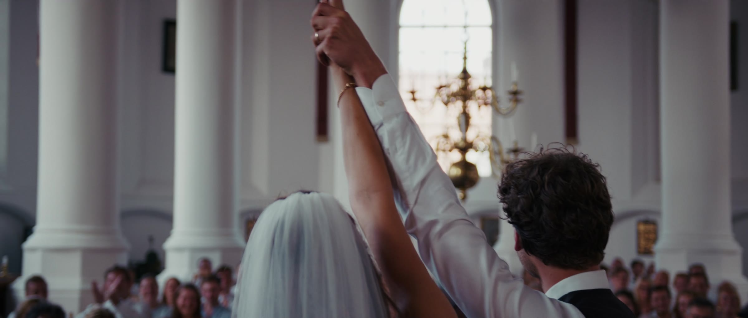 Bruidspaar in de kerk
